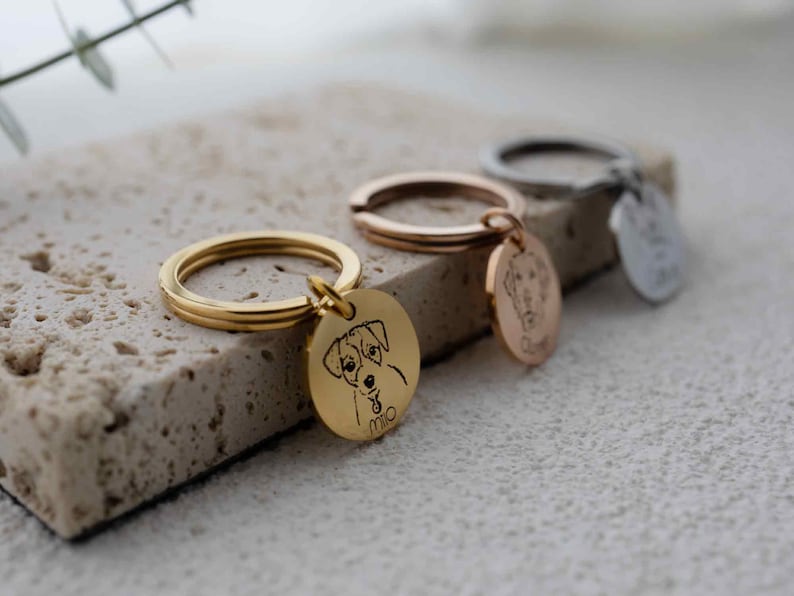 Engraved Pet Portrait Keychain: Personalized Dog Memorial Gift