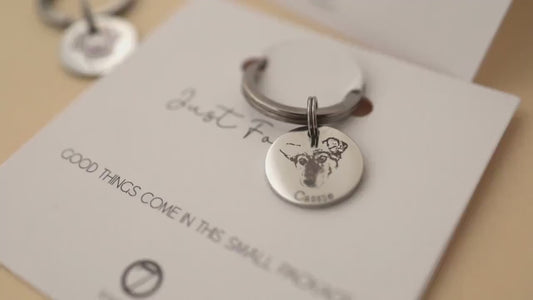 Engraved Pet Portrait Keychain: Personalized Dog Memorial Gift